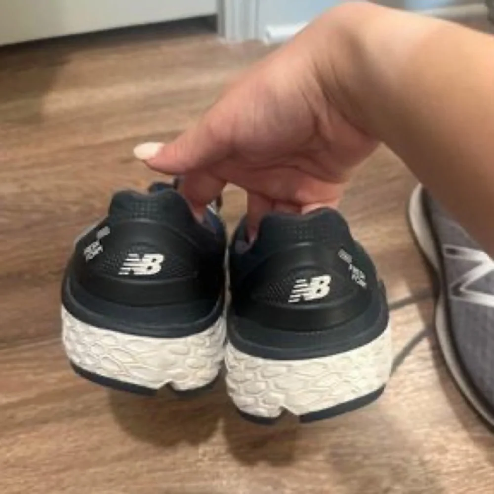 Brand new New Balance tennis shoes - Picture 2 of 5